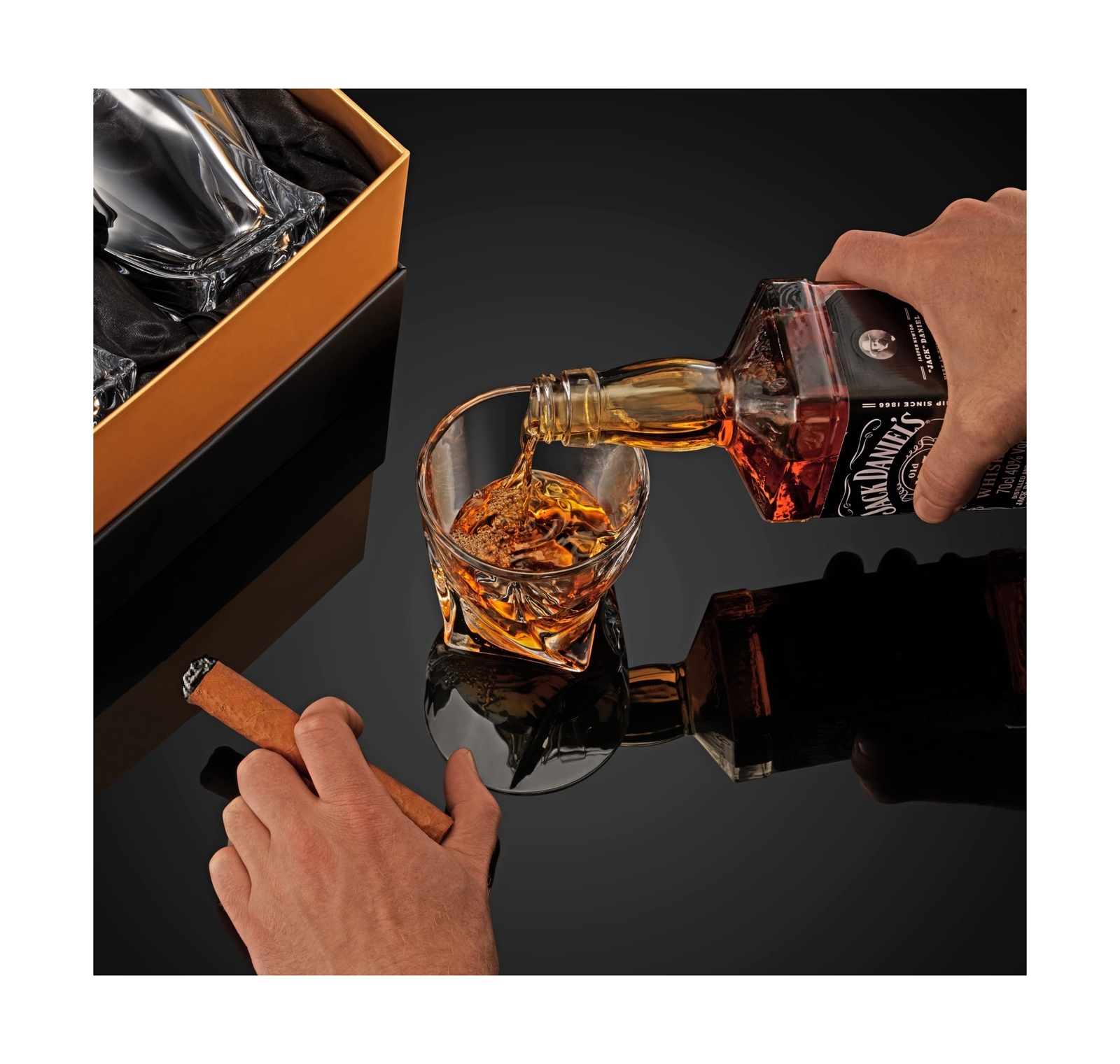 VENERO Crystal Whiskey Glasses, Set of 4 Rocks Glasses in SatinLined