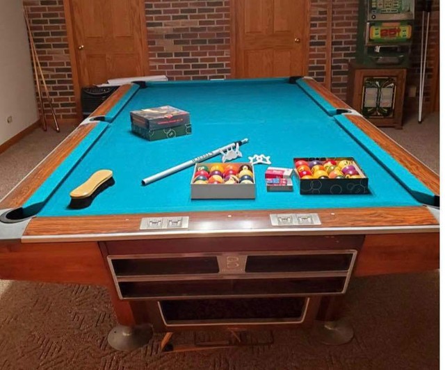 Brunswick Gold Crown 2 Pool Table with the Ball Return ...