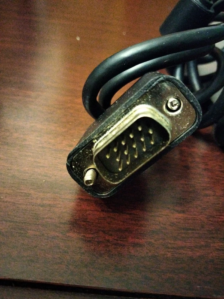 5KL2H06509 Dell 5.5 Feet Male to Male VGA Cable - Image 3 of 4