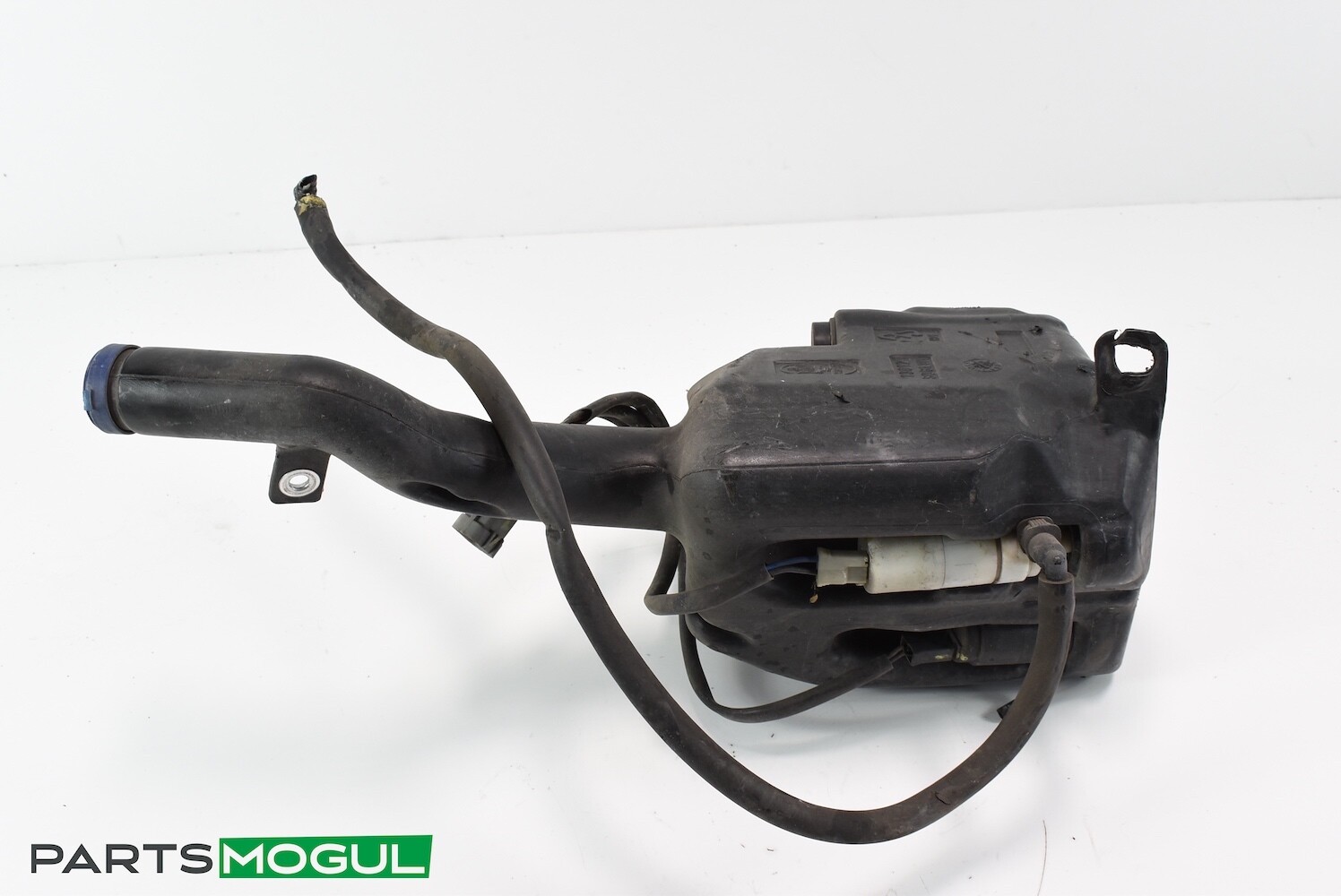 2004-2008 MASERATI QUATTROPORTE M139 WINDSHIELD WASHER FLUID RESERVOIR TANK