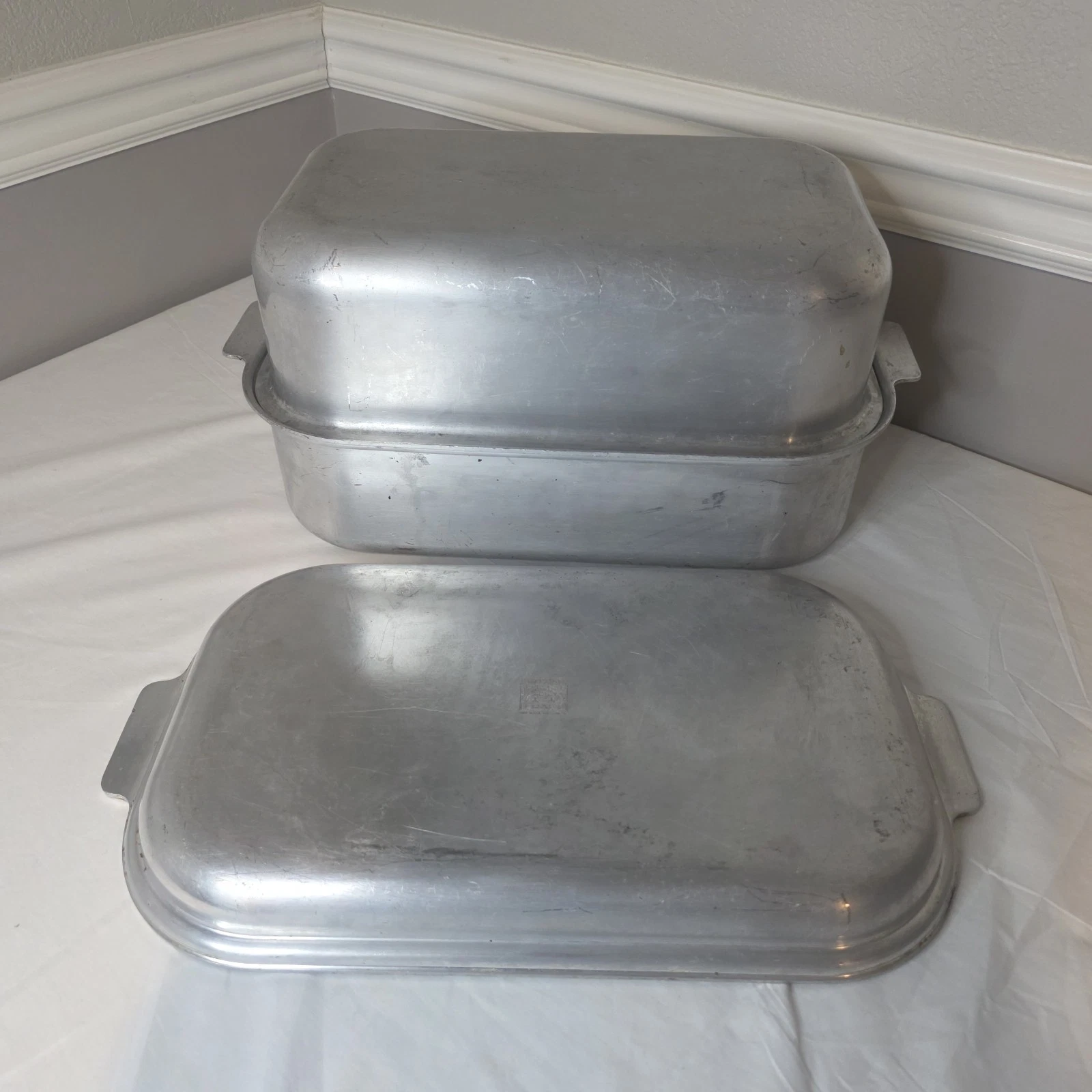 Vintage Kitchen Craft 3 Piece Cast Aluminum Roasting Pan, Insert, Some Lid
Opens in a new window or