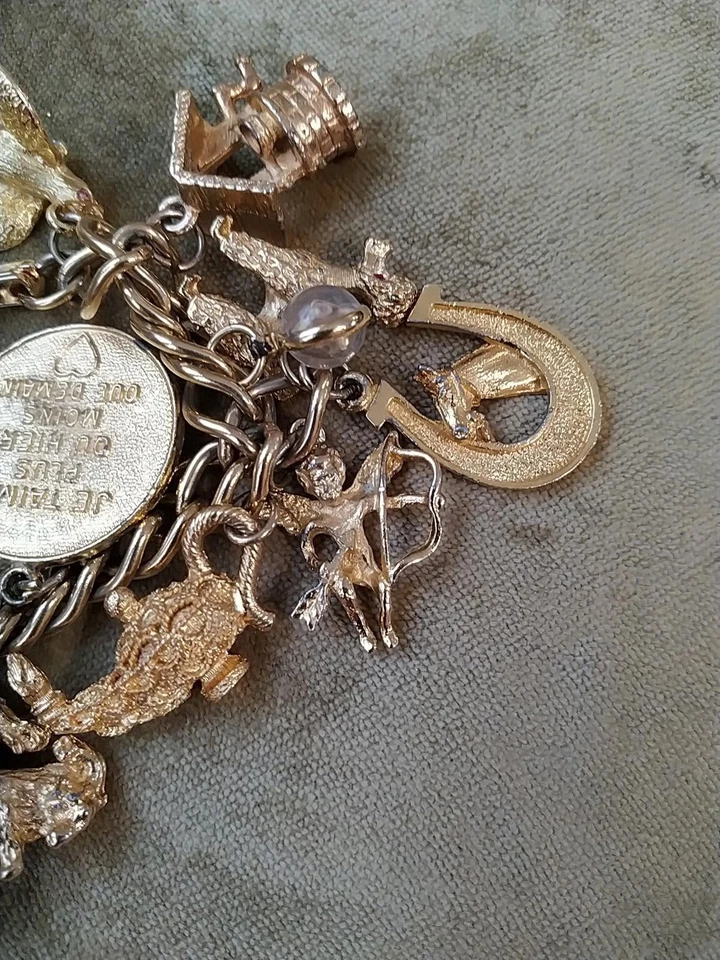 Pulsera vintage House of Borvani HOBCO 17 dijes tono dorado  Foto 4 de 4