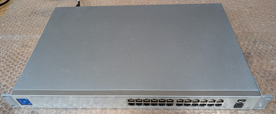 UBIQUITI UniFi Switch Pro24 PoE, all ports good. TOUCH SCREEN NOT RESPONDING