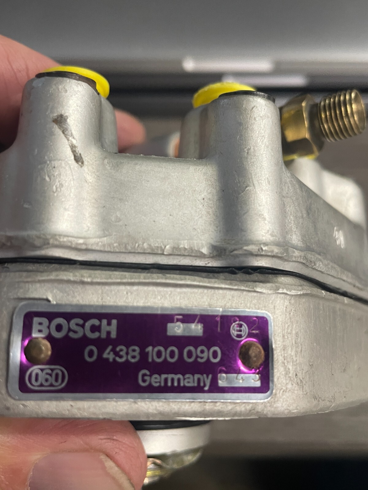 ROLLS ROYCE SILVER SPUR REBUILT FUEL DISTRIBUTOR IN STOCK 0438100070 1989 -1992