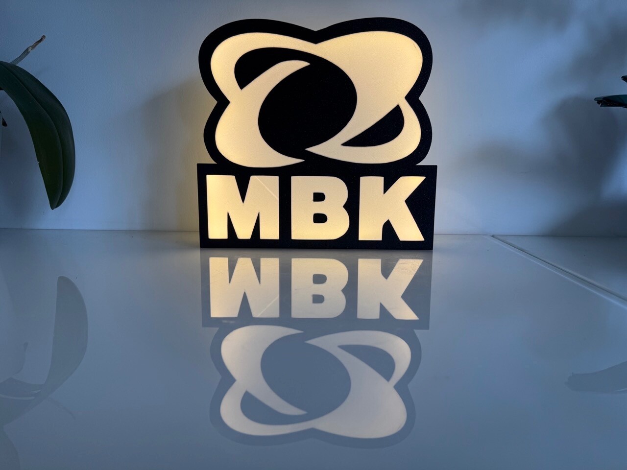 Logo MBK lumineux déco garage et rassemblement de cyclos anciens