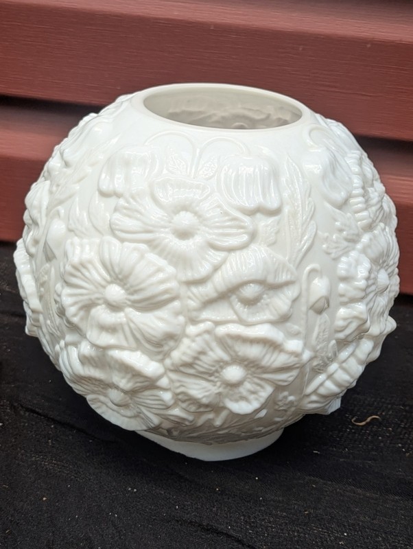 Vtg Fenton Poppy Milk Glass White Globe Ball GWTW Parlor 8” Banquet Lamp Shade