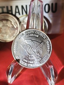 Vintage 1981 US Assay San Francisco 1 Troy Oz .999 Fine SILVER Round in Capsule