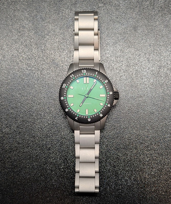 VERO Open Water 38mm Automatic Diver Watch Green Dial 200m Steel Bracelet
