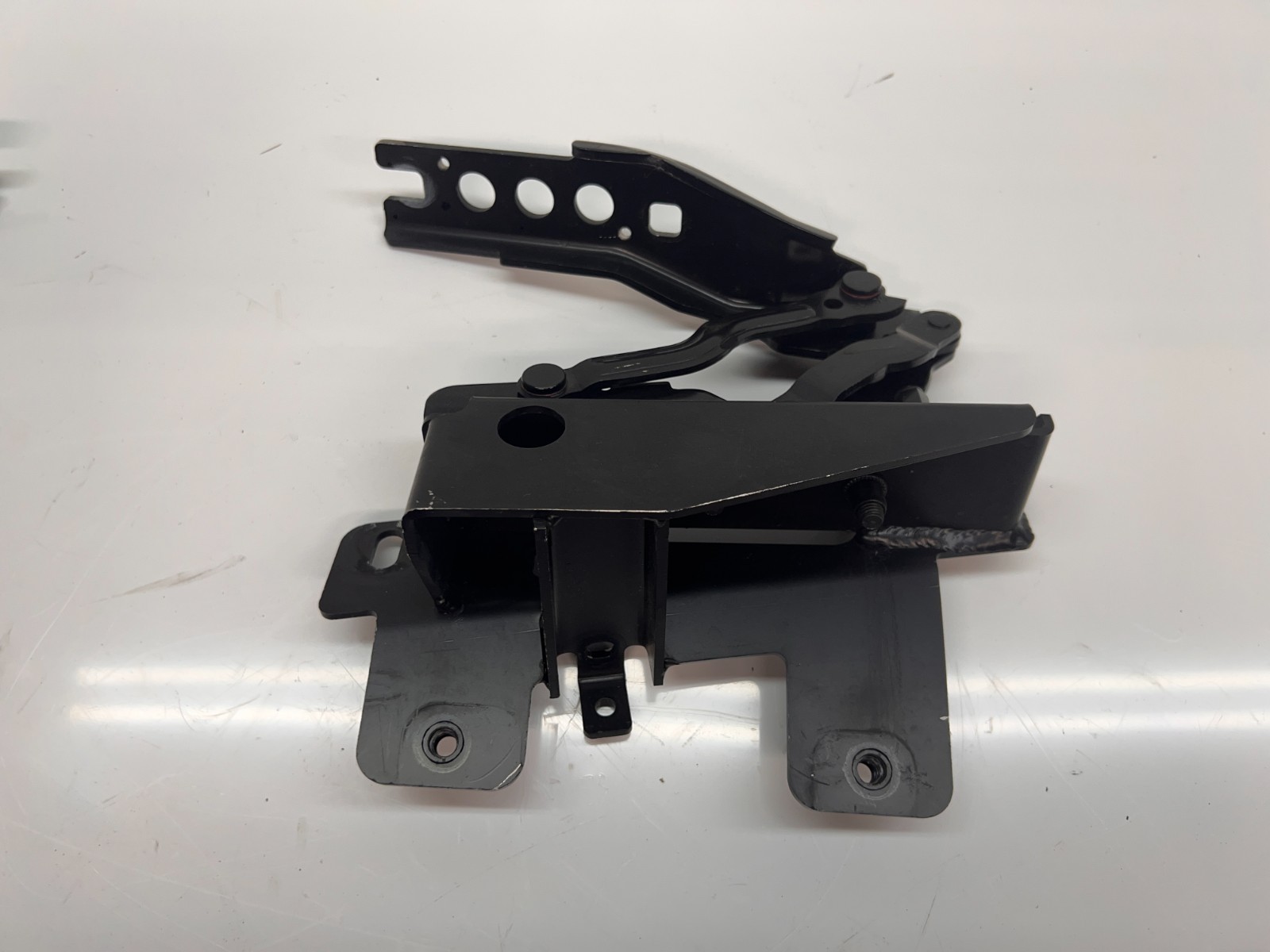 LAMBORGHINI AVENTADOR LP700 LP750 REAR LEFT TRUNK HINGE BRACKET OEM 470827301A