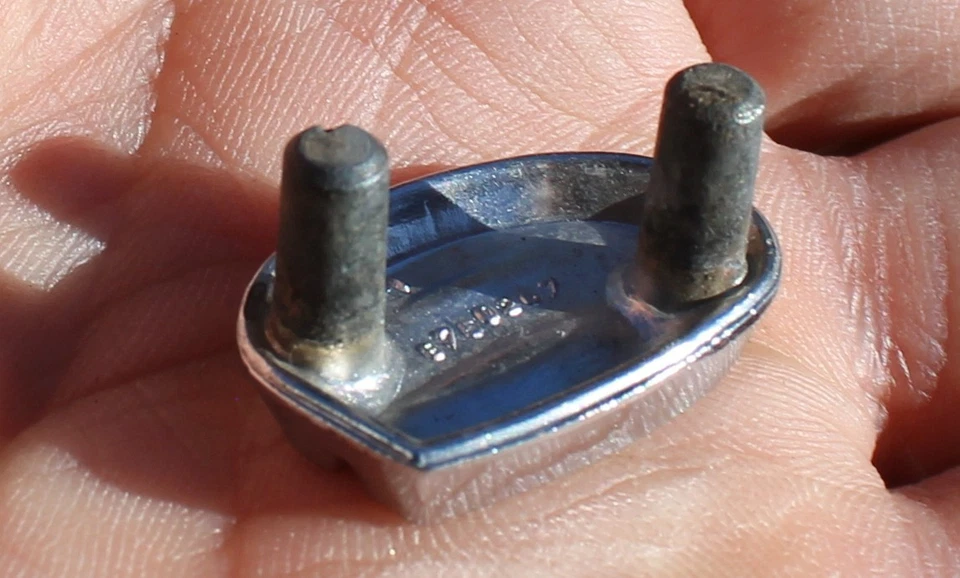 Nuevo de Lote Antiguo Pontiac Bonneville Estuche Inferior LETRA "e" Emblema 8750267 OEM GM Foto 2 de 4