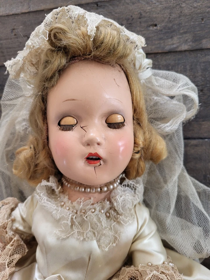 Muñeca de novia vintage TLC sin marca HORSMAN COMPOSICIÓN TELA 17" ojos dormidos espeluznante Foto 2 de 4