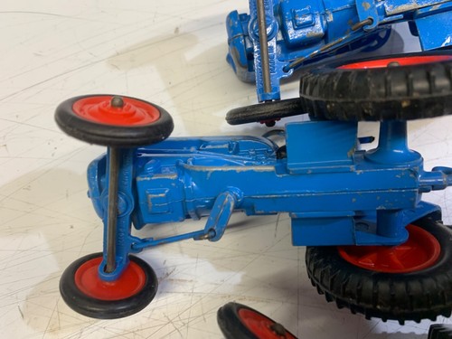 FORDSON.MAJOR.DEXTER.TRAKTOREN. x3. & 4 RAD DREHSCHEIBENANHÄNGER. CRESCENT TOYS. - Bild 17 von 21