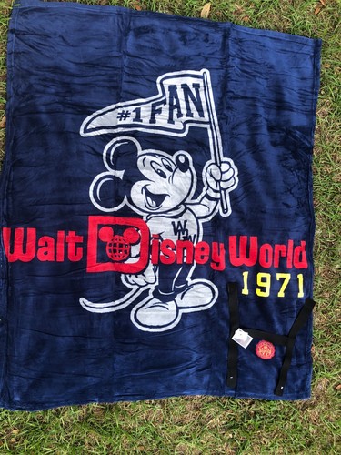 WALT DISNEY WORLD LUX SOUVENIR BLANKET 1971 THROW GRAPHIC BLANKET 48"X60 - Picture 3 of 12