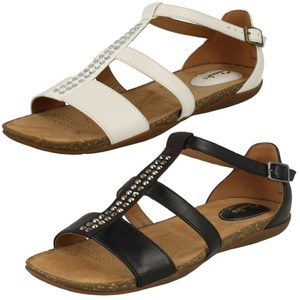 clarks bushacre 2 dark brown vs beeswax