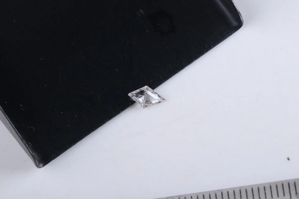 Tiny 0.20Cts Natural Clear White Fancy Kite Shape Loose Diamond DB116 - Image 4 of 4