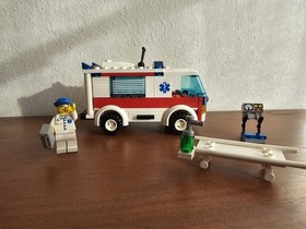 Retired 2006 LEGO City Sets 7902 Dr's Car & 7890 Ambulance-Used-Complete