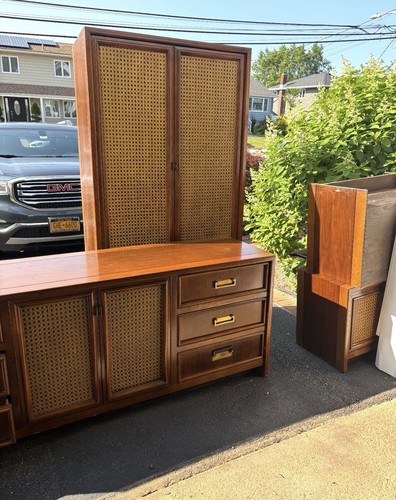 John Stuart Inc Bedroom Set - 4 piece - Circa 1960s walnut Mount Airy