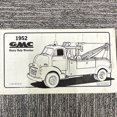 First Gear 1952 GMC Heavy Duty Wrecker District of Columbia Fire Dept 1/34