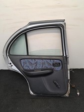 Porte arrière et accessoires Nissan ALMERA
