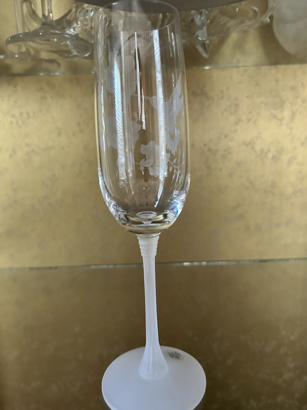 Avon  1 Crystal Champagne Flute Hummingbird Floral Frosted Stem