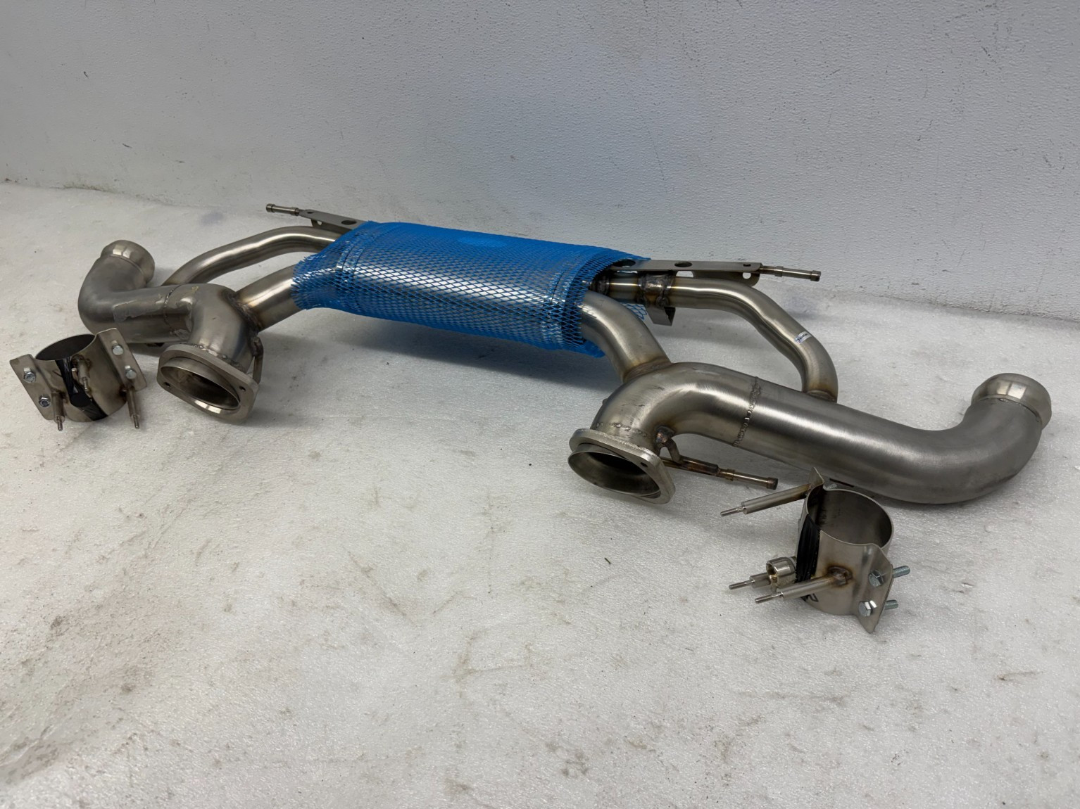 Aston Martin DB11 2018-2023 Exhaust system