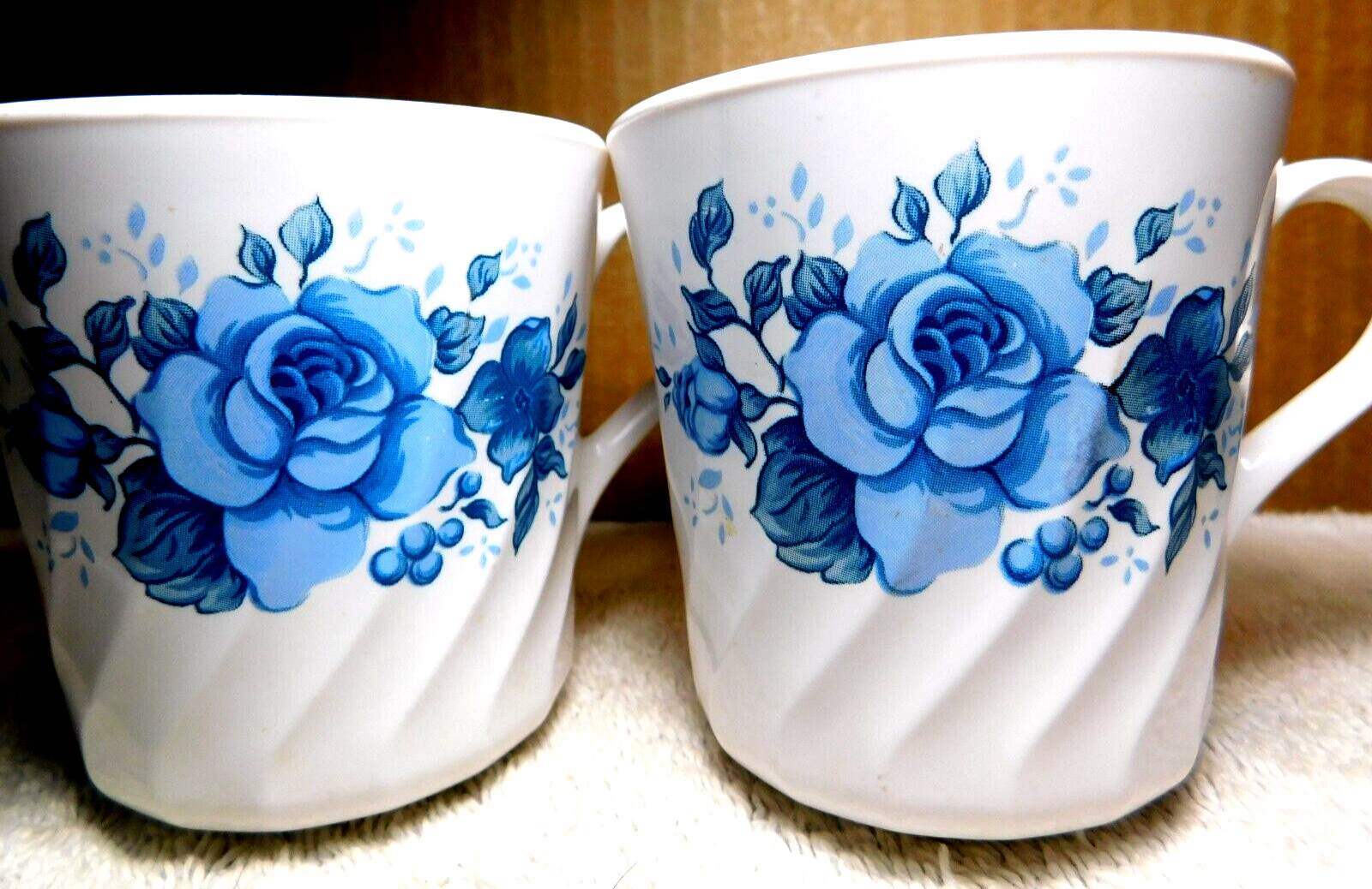 Corning Ware~White Swirl Design Pattern Cups/ Mugs Blue leaves, Bulbs, & Flower