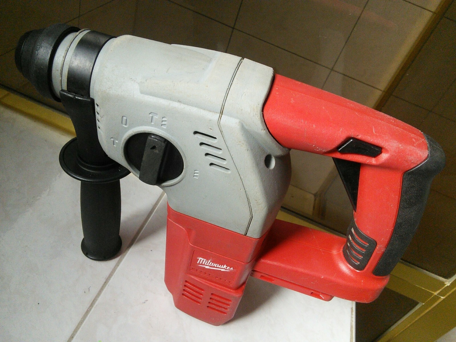 Milwaukee V28H 4 Mode SDS Plus Rotary Hammer Drill. Takes M28 V28