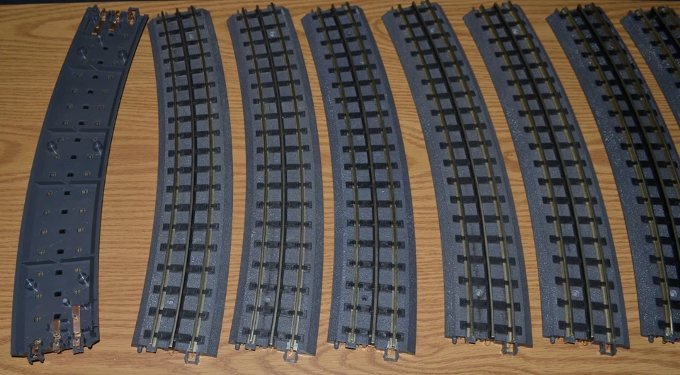 MTH Realtrax O-82 curve 40-1082 (16 pieces)  & O-72 curve 40-1010 (10 pieces) - Image 2 of 4