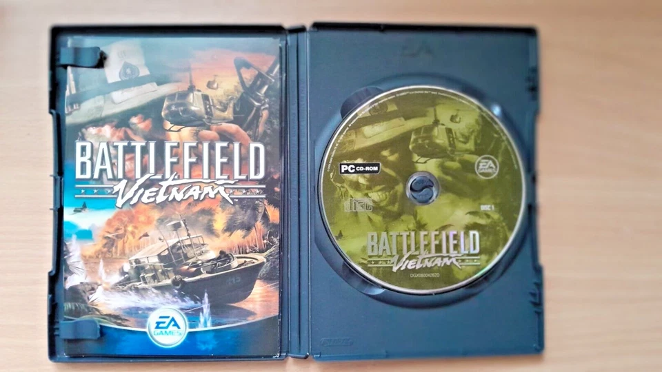 Battlefield Vietnam: PC CD-ROM 3 Disc Game With Manual - Image 3 of 4