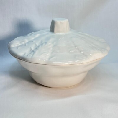 VTG White Studio Art Covered Vanity-Keepsake Dish USA #210 Ferns 6'' Dia x 4'' H