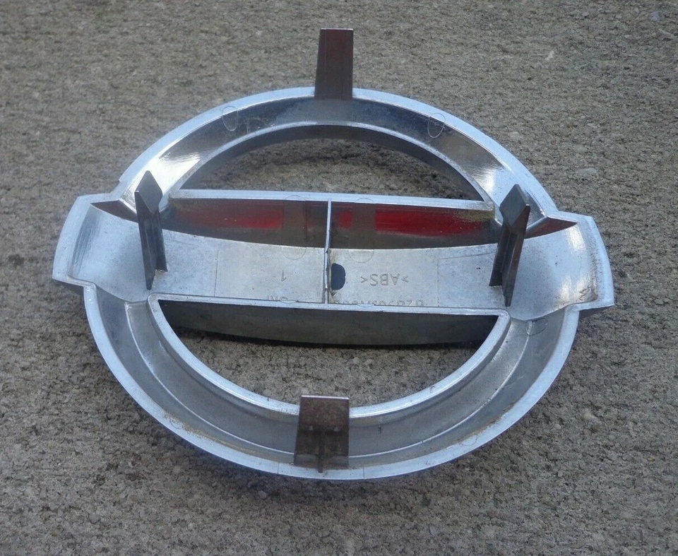 Nissan Altima Parrilla Emblema Insignia Calcomanía Logo Rejilla Delantera OEM Genuino Original Foto 2 de 4