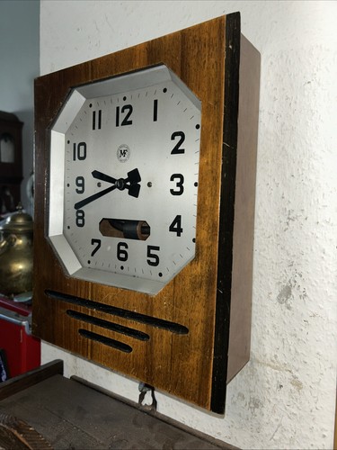Muy bonito y totalmente funcional antiguo reloj francés a pilas MF - Imagen 10 de 10
