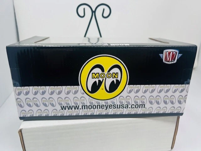 M2 Machines 1952 VW Beetle Deluxe Model Mooneyes R110 23-21 (CHASE) - Image 3 of 3