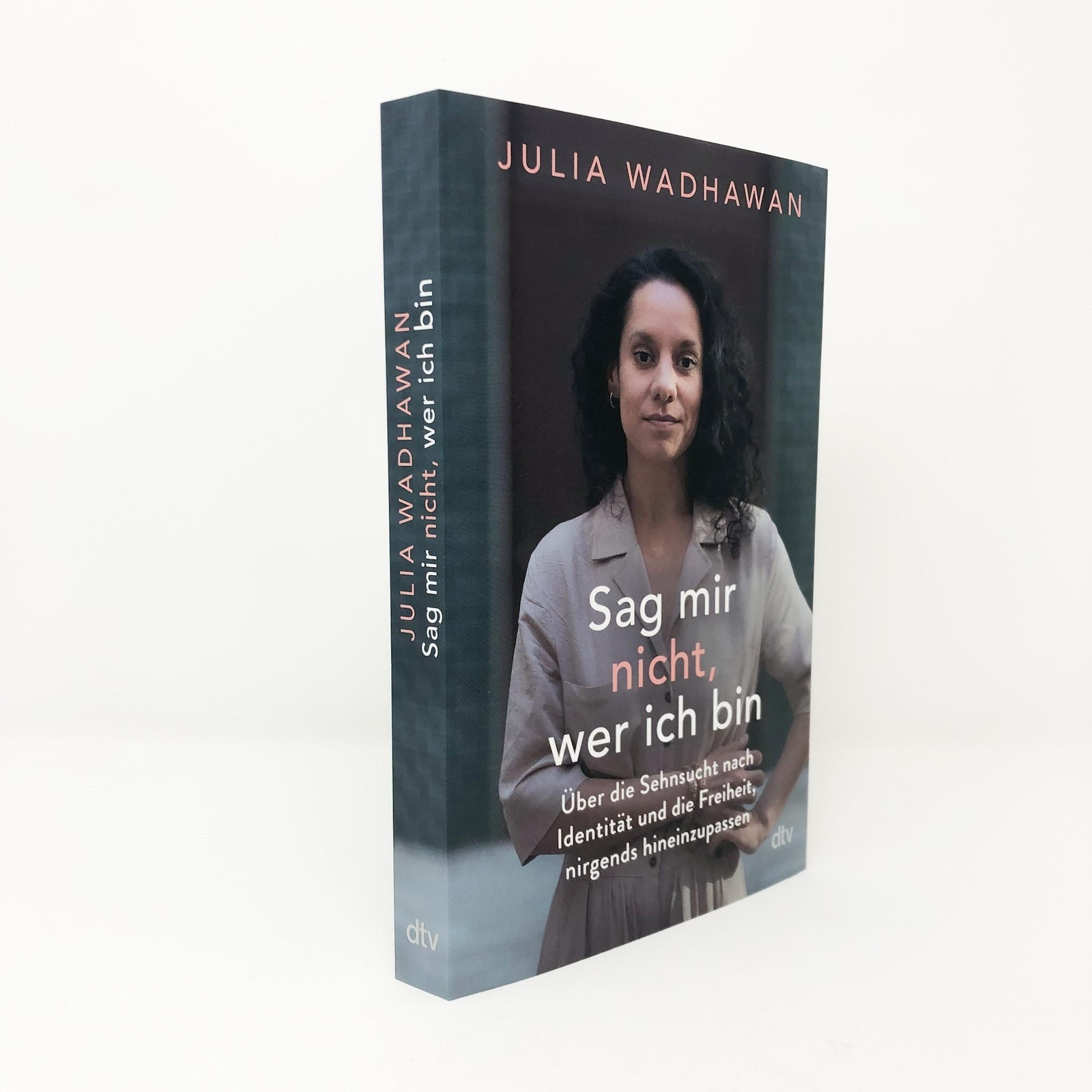 Thumbnail - Sag Mir Nicht, Wer Ich | Julia Wadhawan | Deutsch | Taschenbuch | 240