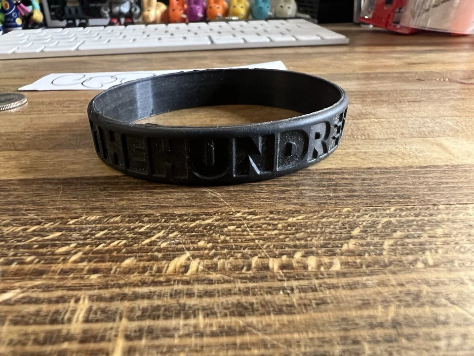 Pulsera de goma en relieve The Hundreds Black Lines Supreme Palace de colección Foto 2 de 4