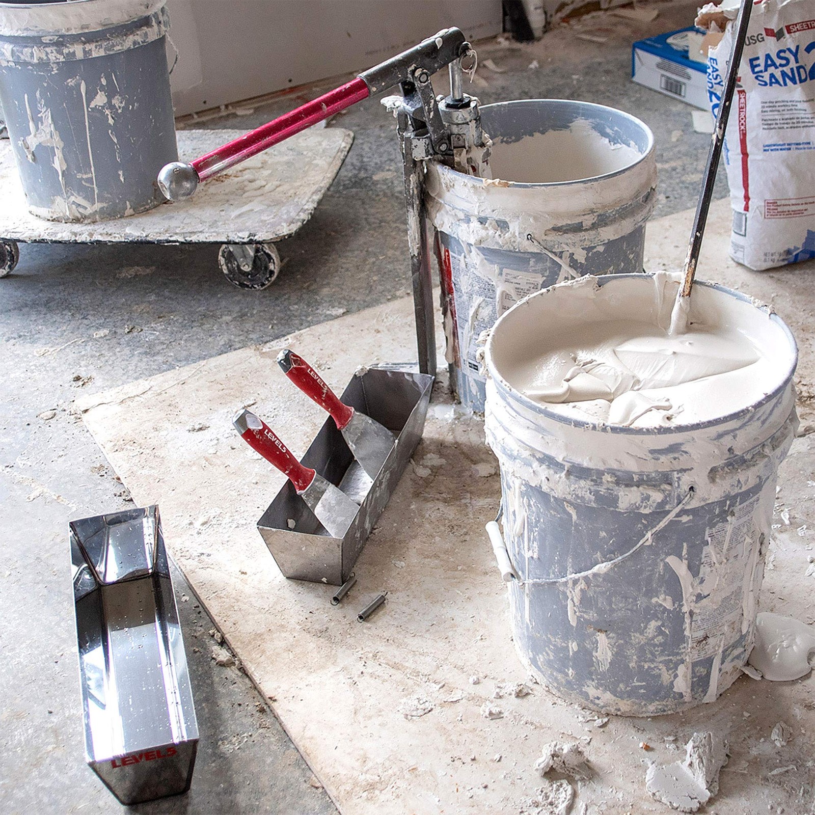 Professional Grade Palette Putty Knife with Soft Grip Handle for Drywall Jobs