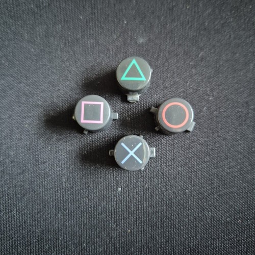KIT BOUTONS CROIX, CARRÉ, TRIANGLE, ROND + NAPPES CAOUTCHOUC POUR MANETTE PS3