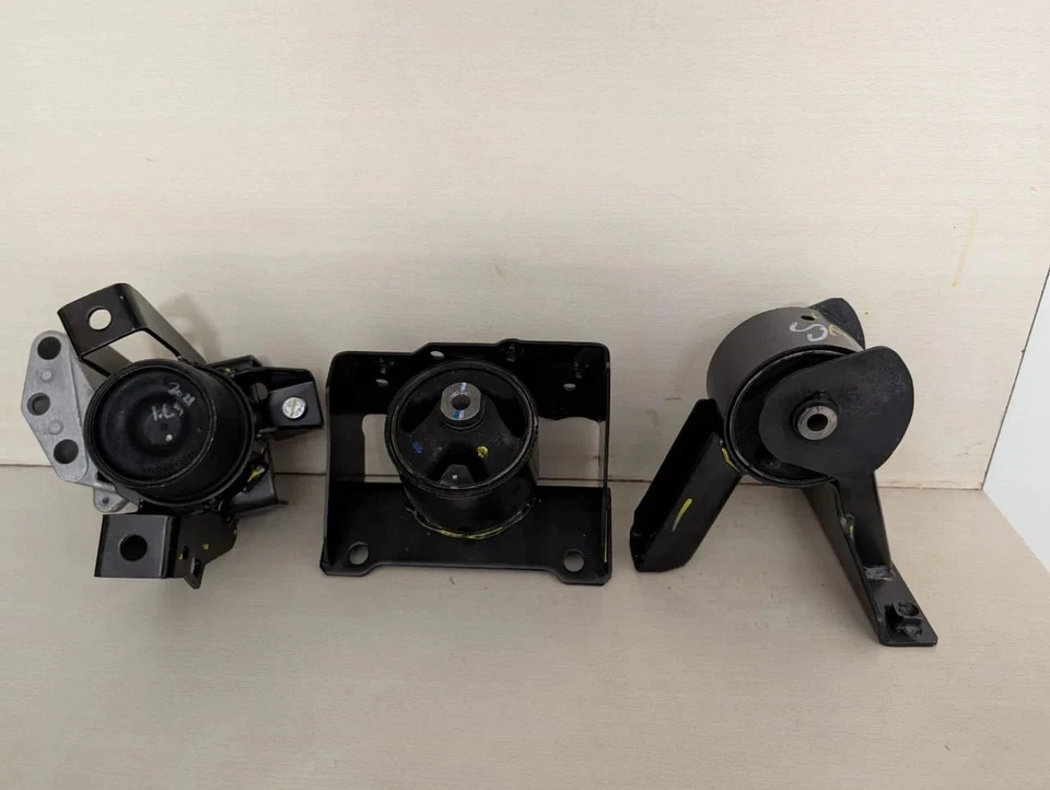 engine mounting left, right & rear fits suzuki swift set of 3 pcs - Image 2 of 4