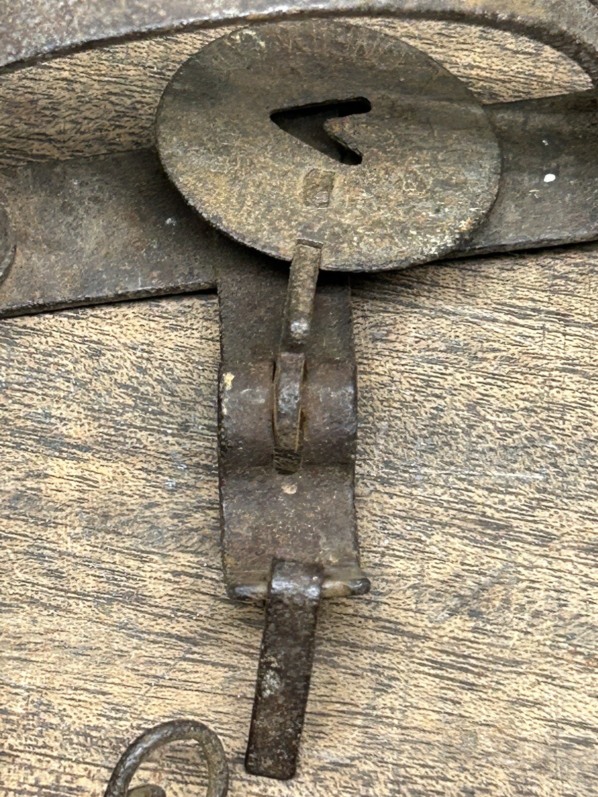 Two Vintage Small Victor Animal Leg Traps Rusty w/ chains eBay