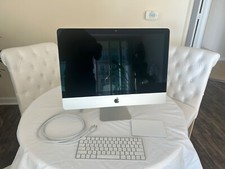 Late 2015 Apple iMac 21.5 with 4k Retina Display with Magic Trackpad