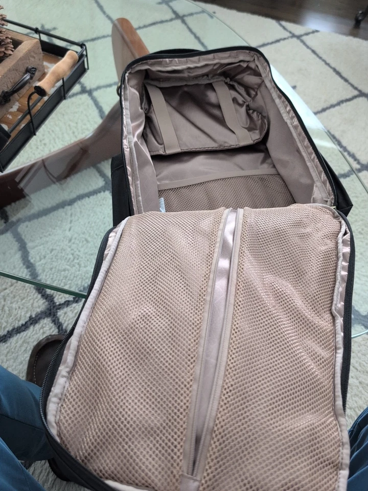 Jujube Mochila Bolsa de Pañales con Muchos Bolsillos Negro y Dorado Foto 2 de 4