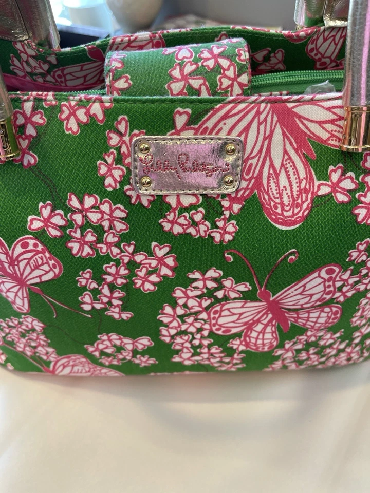 Bolso de Mano Lilly Pulitzer Mariposa Verde y Rosa | Bolso de Hombro de Colección con Asas Doradas Foto 2 de 4