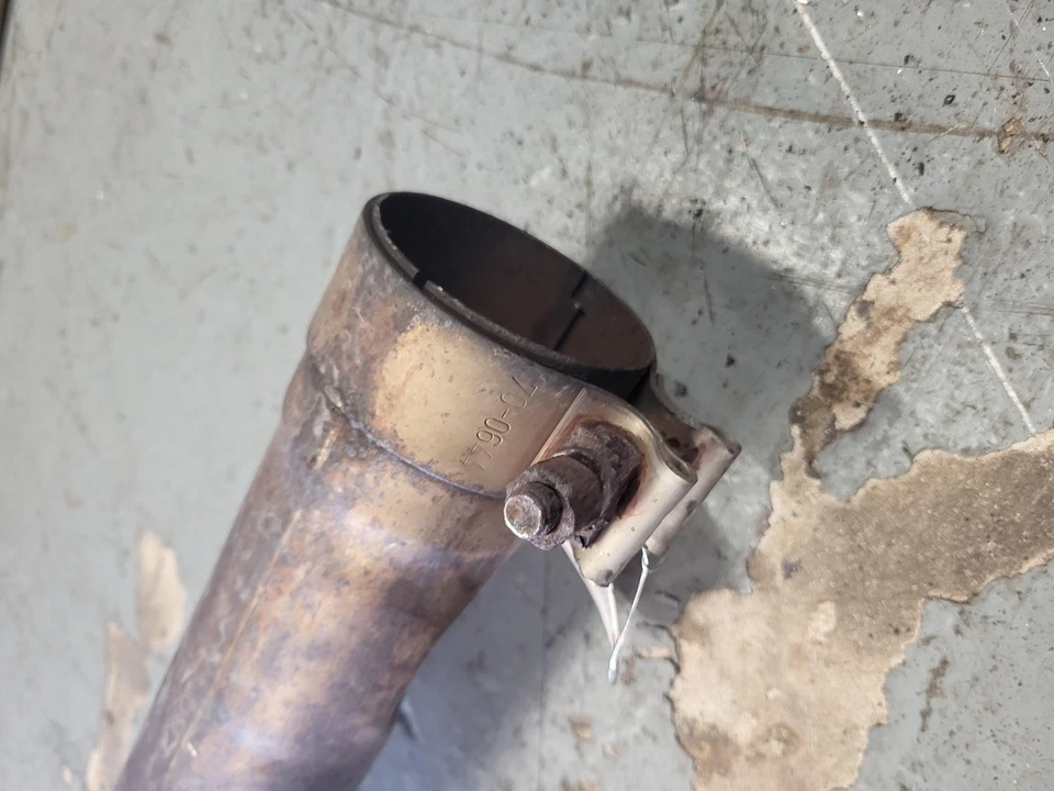 Tubo silenciador de escape central Maserati 2014-2021 Quattroporte 3,0 L AWD usado OEM Foto 4 de 4