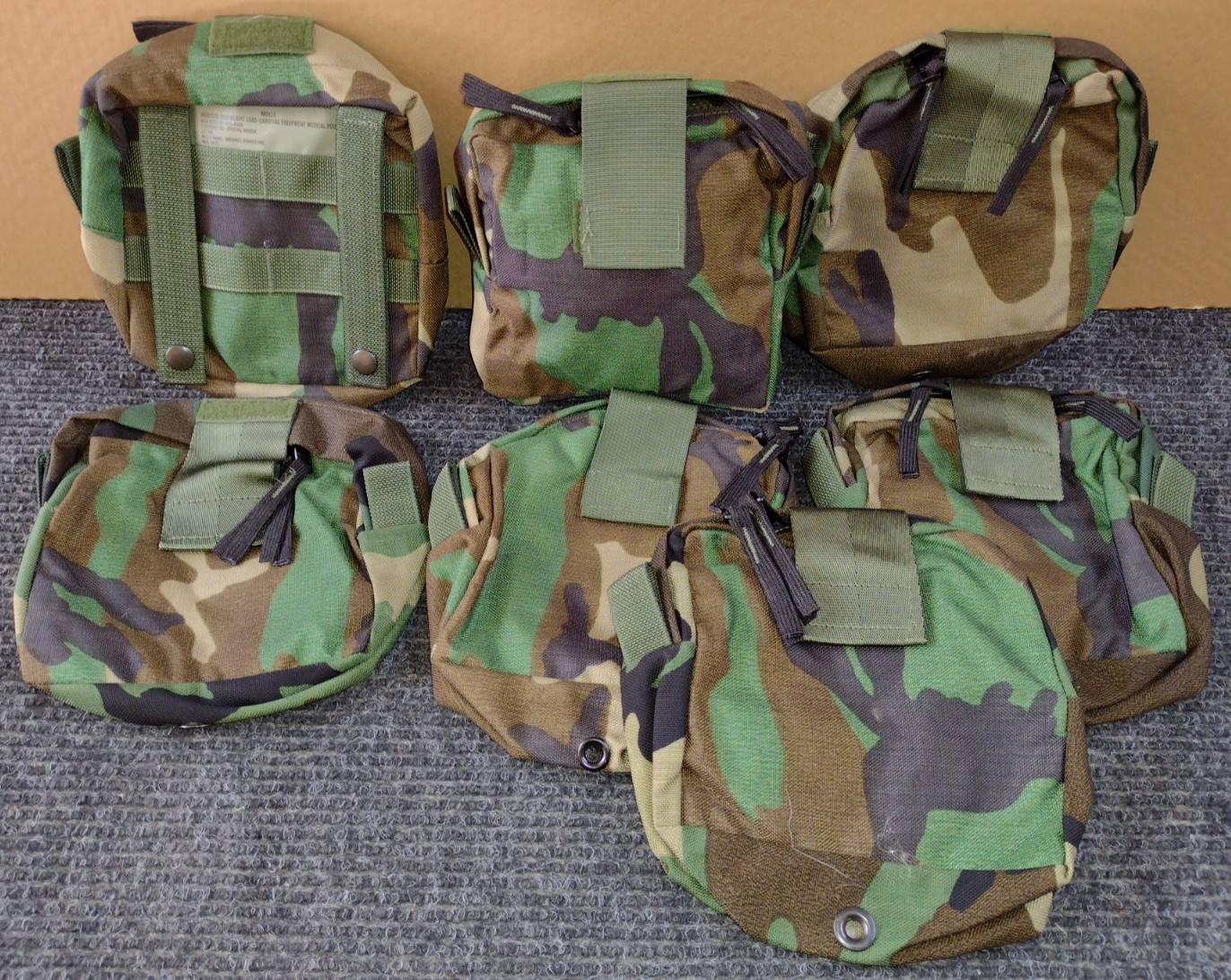 (1) USGI MOLLE MEDIC POUCH WOODLAND CAMO 1999 MICHAEL BIANCO