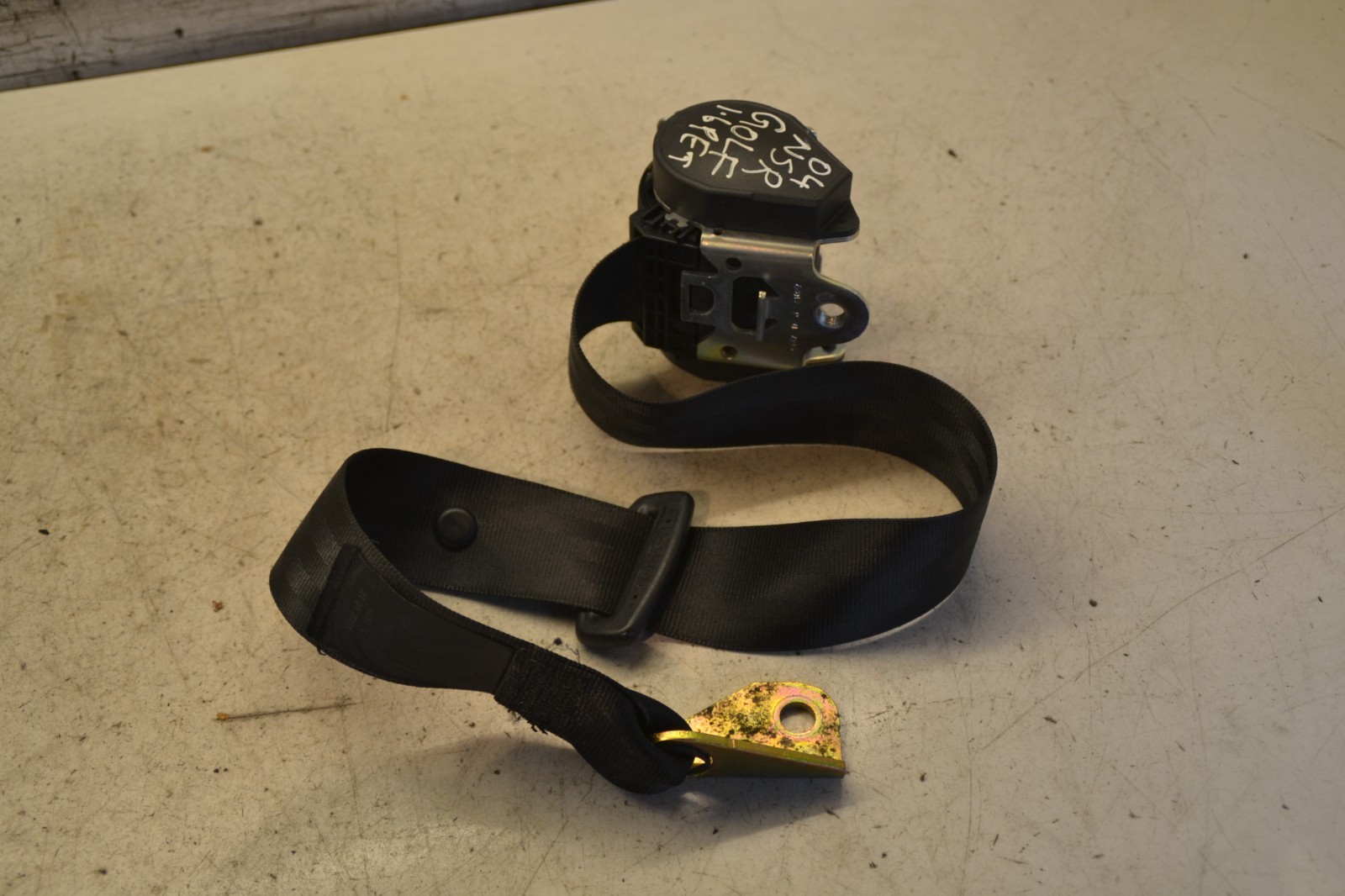 VW Golf Seat Belt Left Rear MK5 N/S Rear Seat Belt 2004 eBay