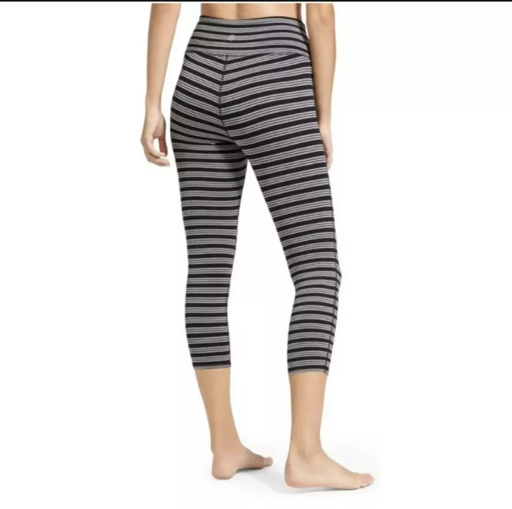 Athleta Black Heathered Chaturange Capri Leggings