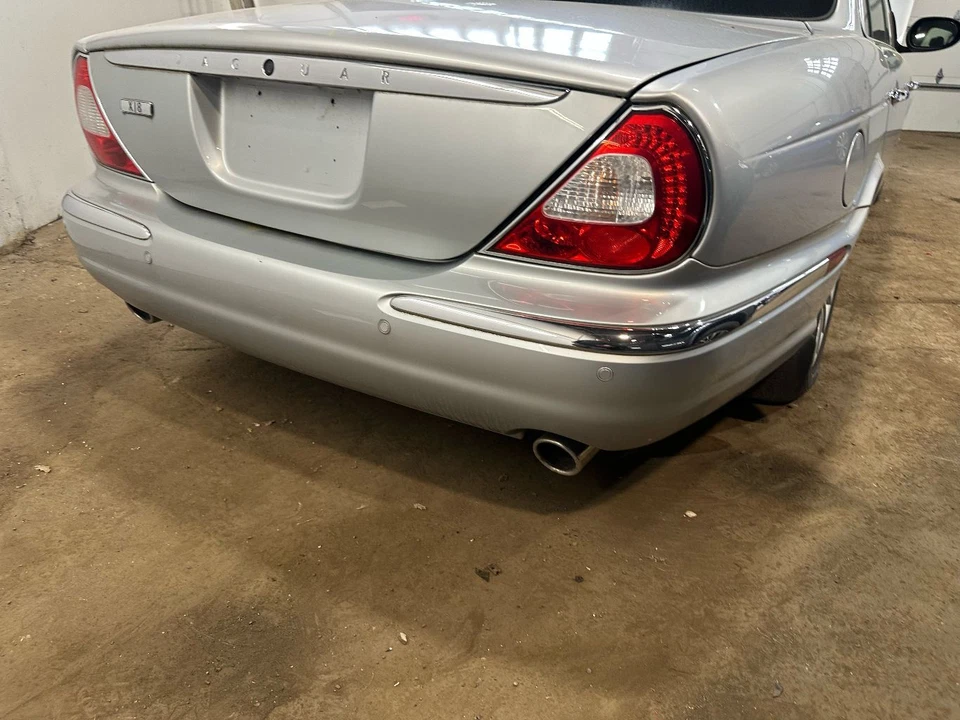 Used Rear Bumper Assembly Rear fits: 2006 Jaguar Xj8 park assist Rear Grade A Foto 2 de 4