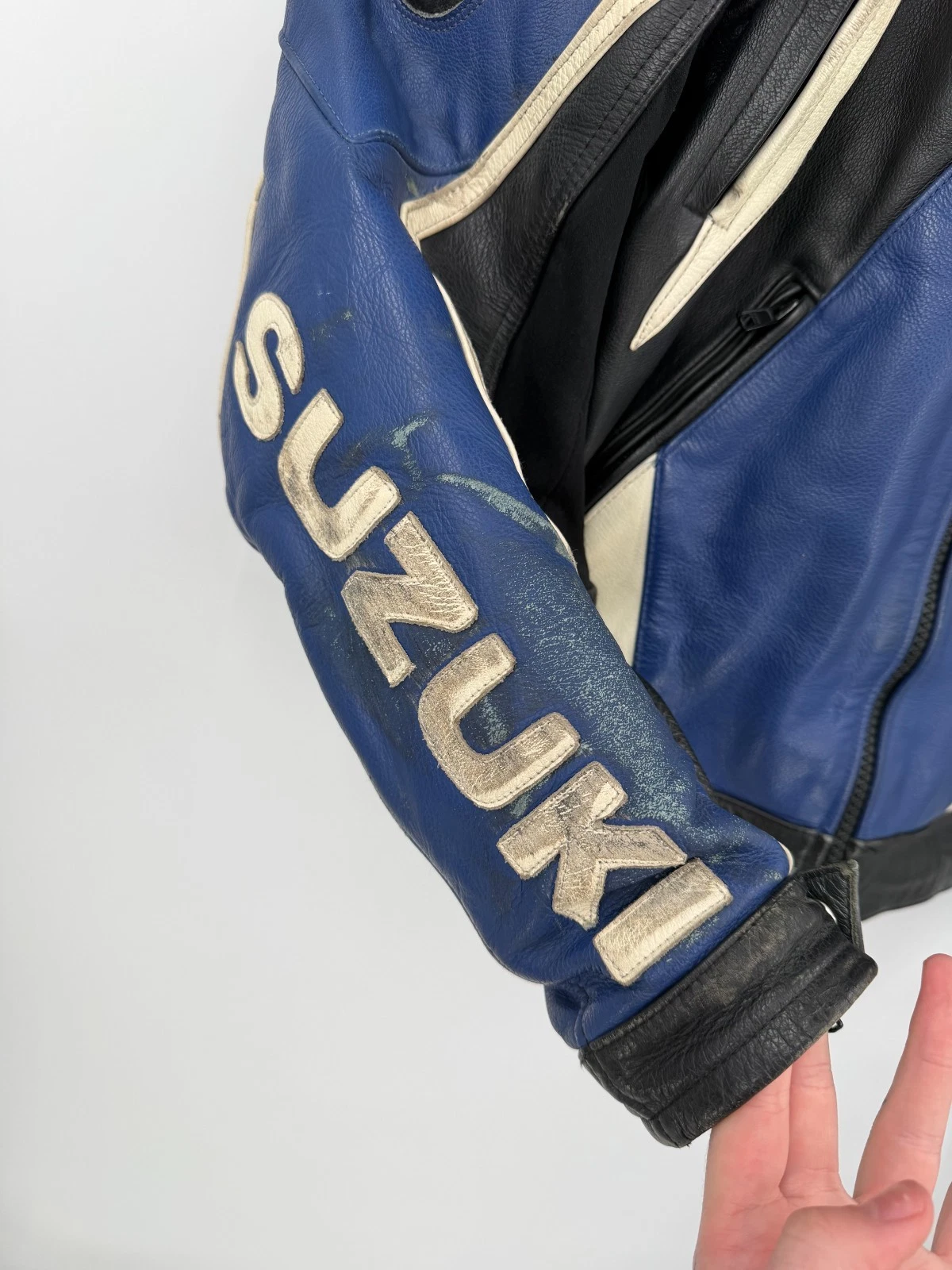 AGV Sport Suzuki GSXR Leather Motorcycle Jacket Blue Black White Mens Size 46 - product detail image 2