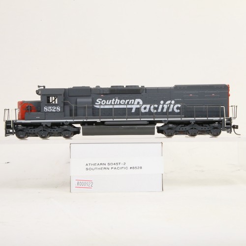 Locomotora diésel Athearn HO Southern Pacific SP #8528 SD45T-2 EMD alimentada por CC | Zustand: Used