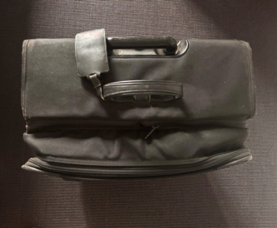 TUMI Pilotentrolley Schwarz Stoff Weichgepäck 2 Rollen Teleskopgriff RV